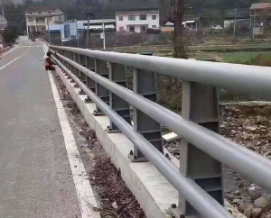 道路防撞护栏